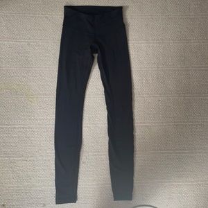 Black lulu lemon leggings